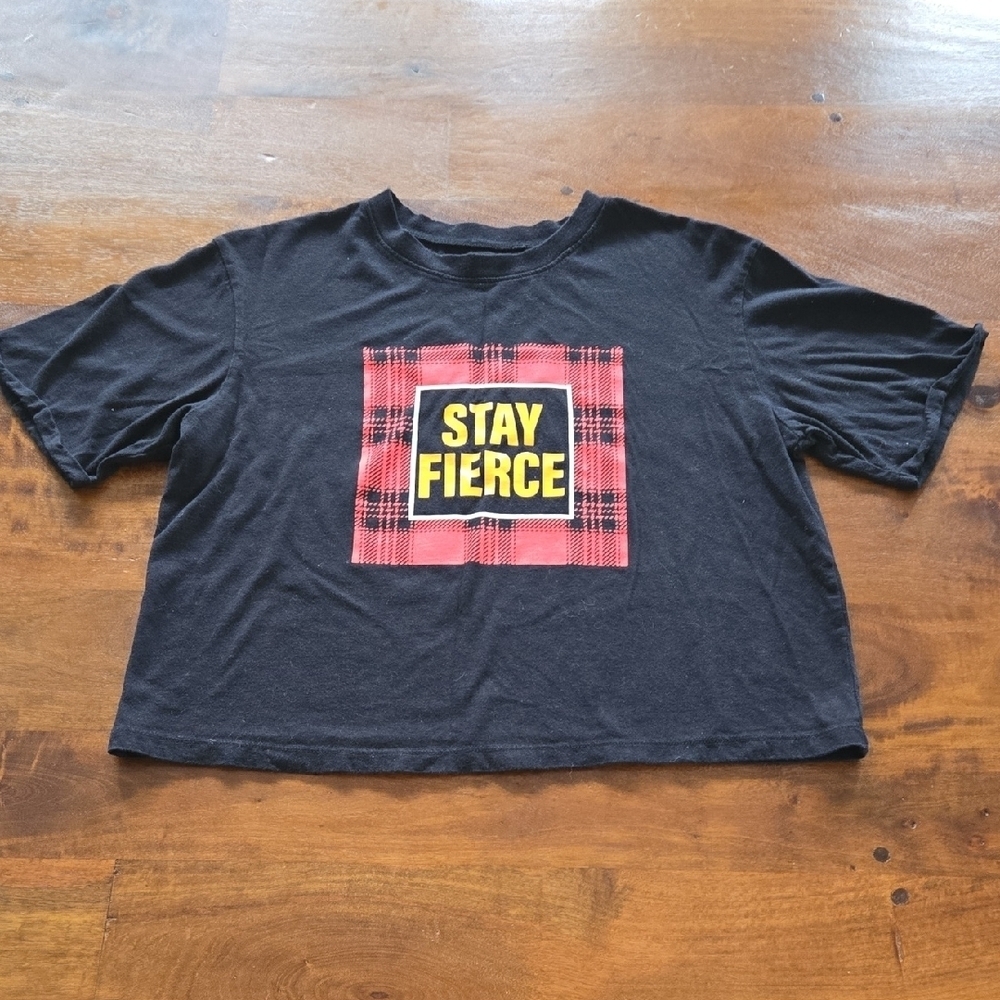 Flirtitude Black 'Stay Fierce' Short Sleeve Crop Top Graphic T-Shirt Size Medium